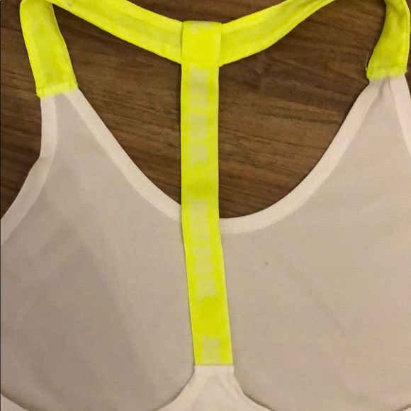 nike workout tank top - Picture 3 of 3